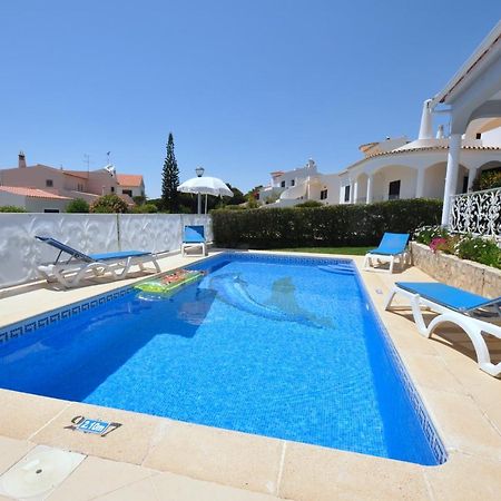 Well-Appointed Villa Is Situated In The Popular Resort Of Vilamoura Quarteira Exterior foto