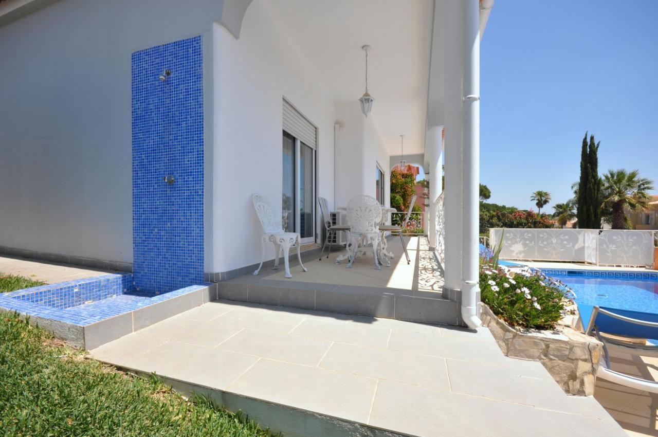 Well-Appointed Villa Is Situated In The Popular Resort Of Vilamoura Quarteira Exterior foto