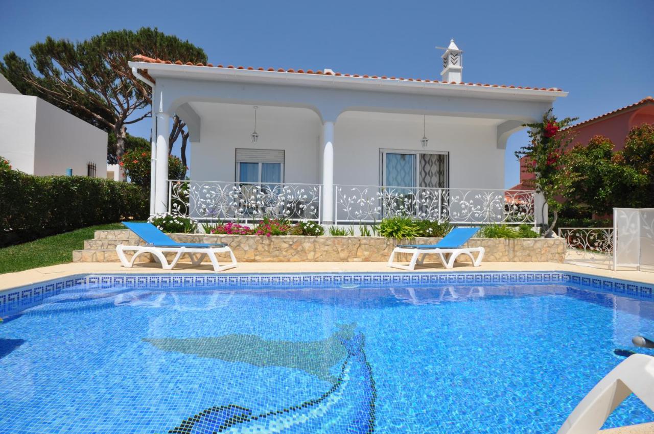 Well-Appointed Villa Is Situated In The Popular Resort Of Vilamoura Quarteira Exterior foto